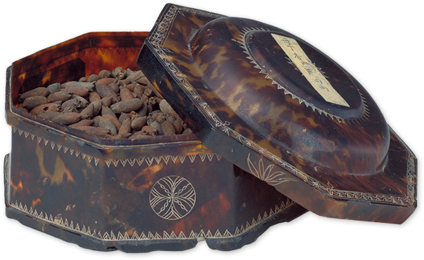 玳瑁八角形“母丁香”盒