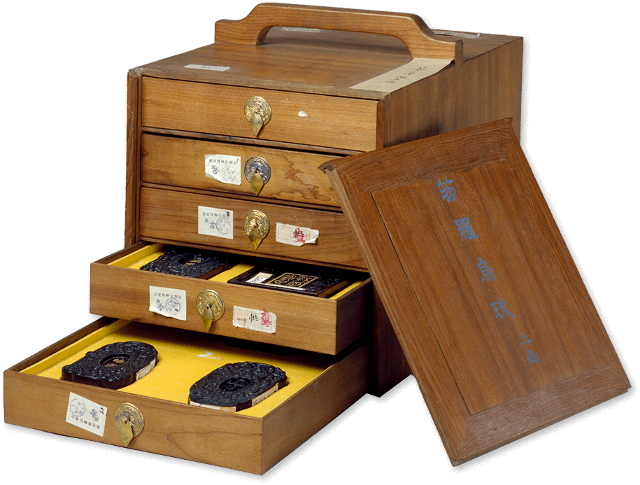 楠木“笏羅烏玦”提梁多屜木匣