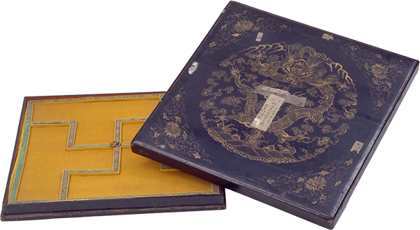 黑漆描金團龍紋斗方盒